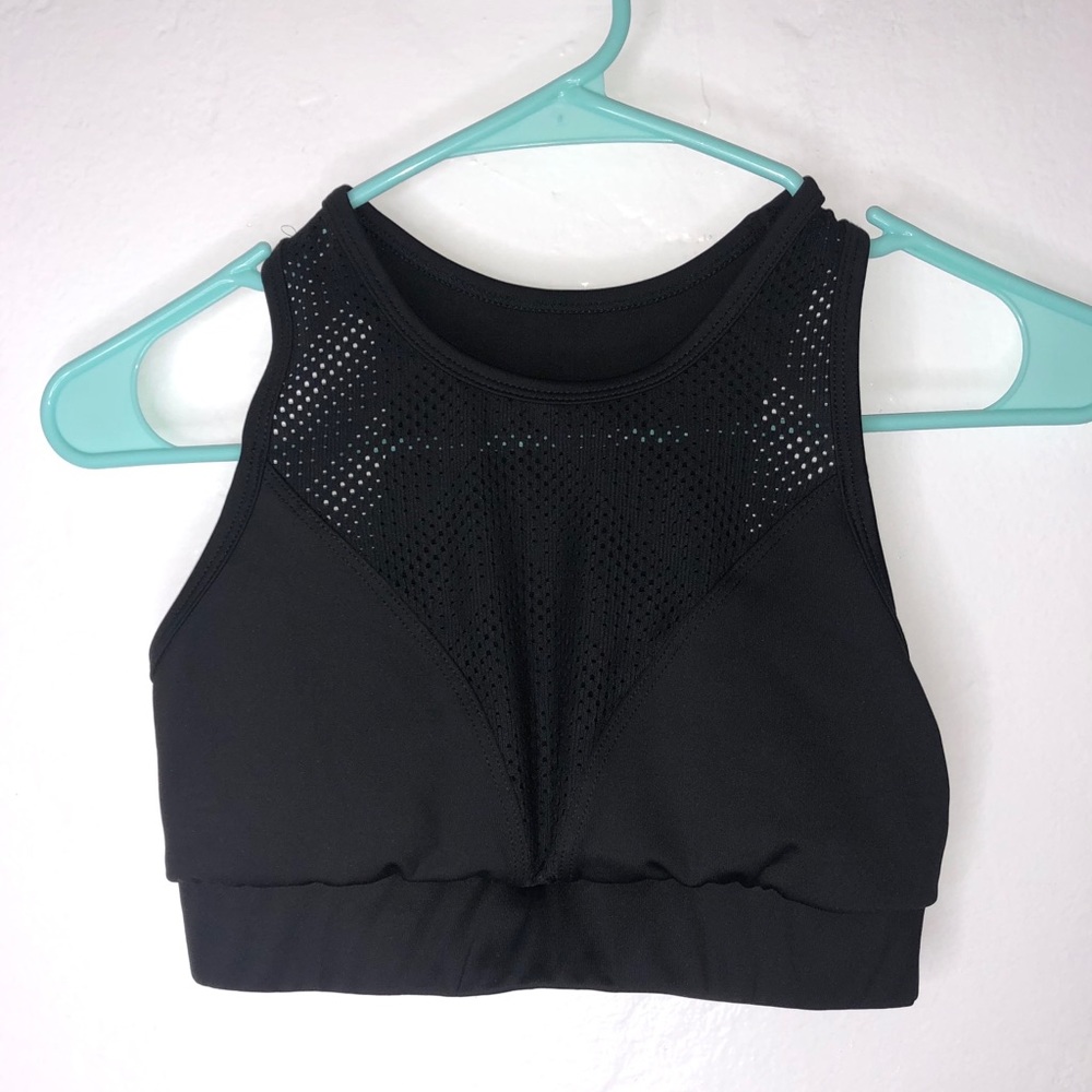 Black sports bra
